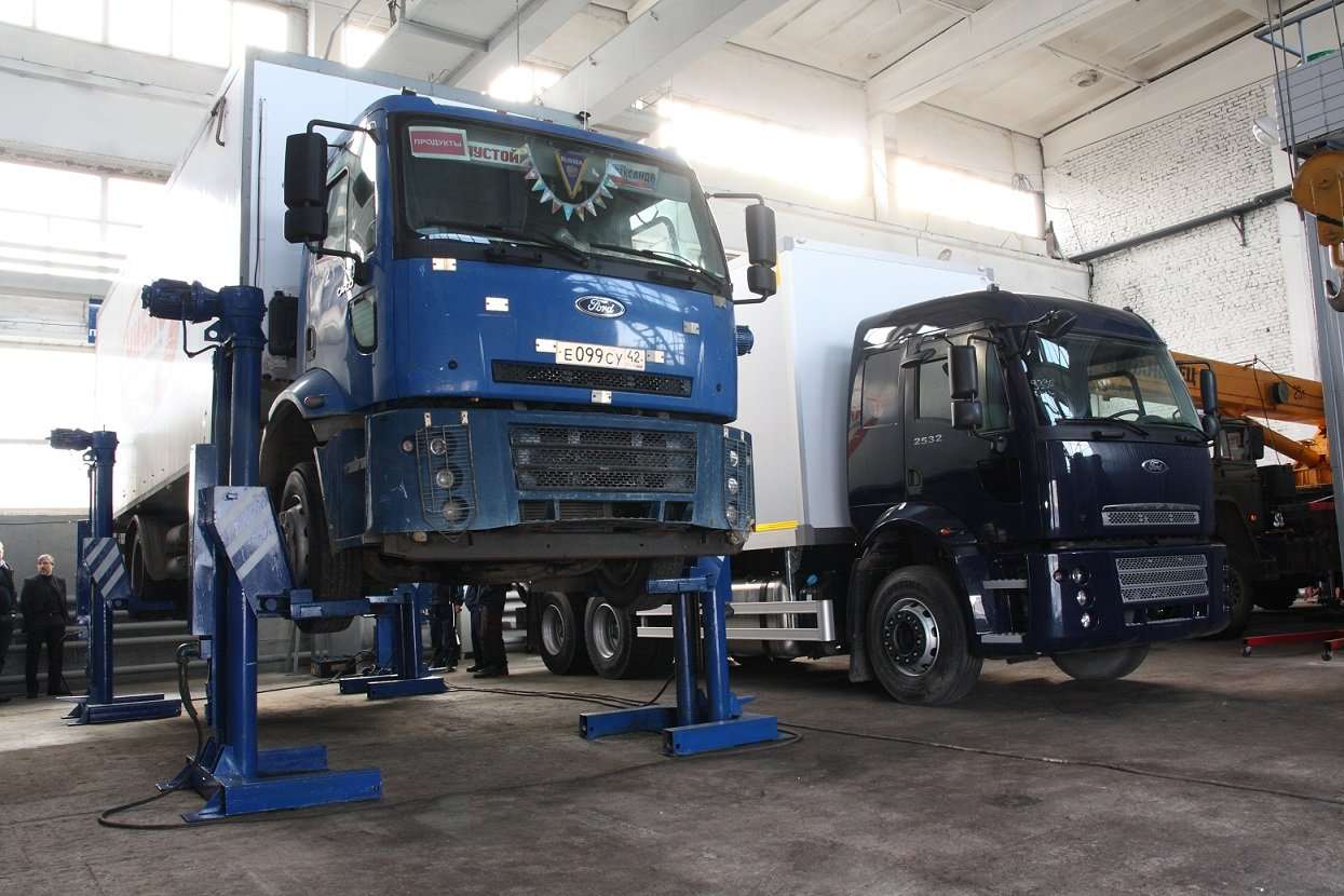 Автосервис для грузовых автомобилей. Ford Cargo техническое обслуживание. СТО грузовых автомобилей. Техническое обслуживание грузовых автомобилей. Грузовой автосервис.